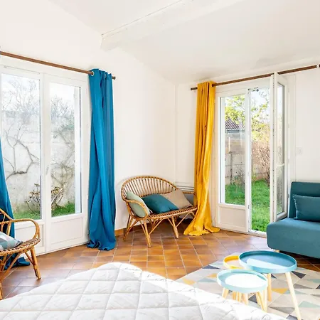 Maison De Pecheur, - 910 *