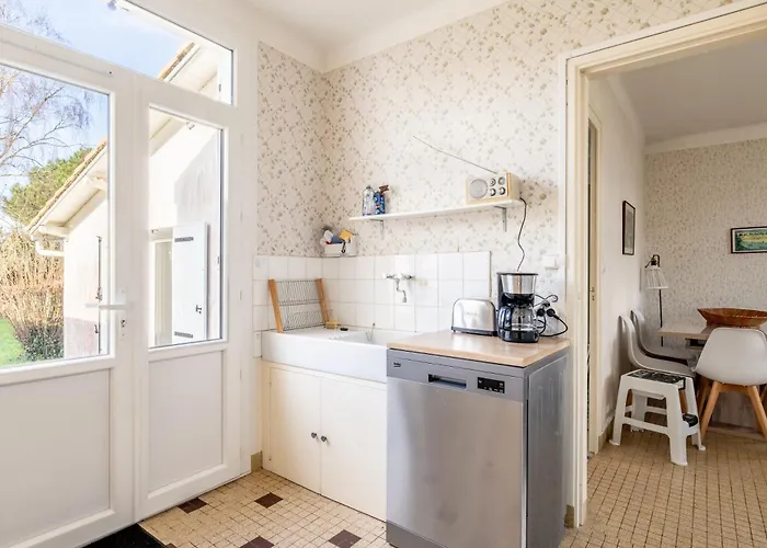 Maison De Pecheur, - 910 *